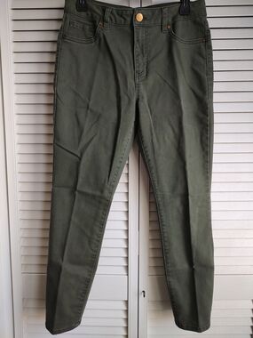 d. jeans Olive-Green Skinny Jeans with Brass Button